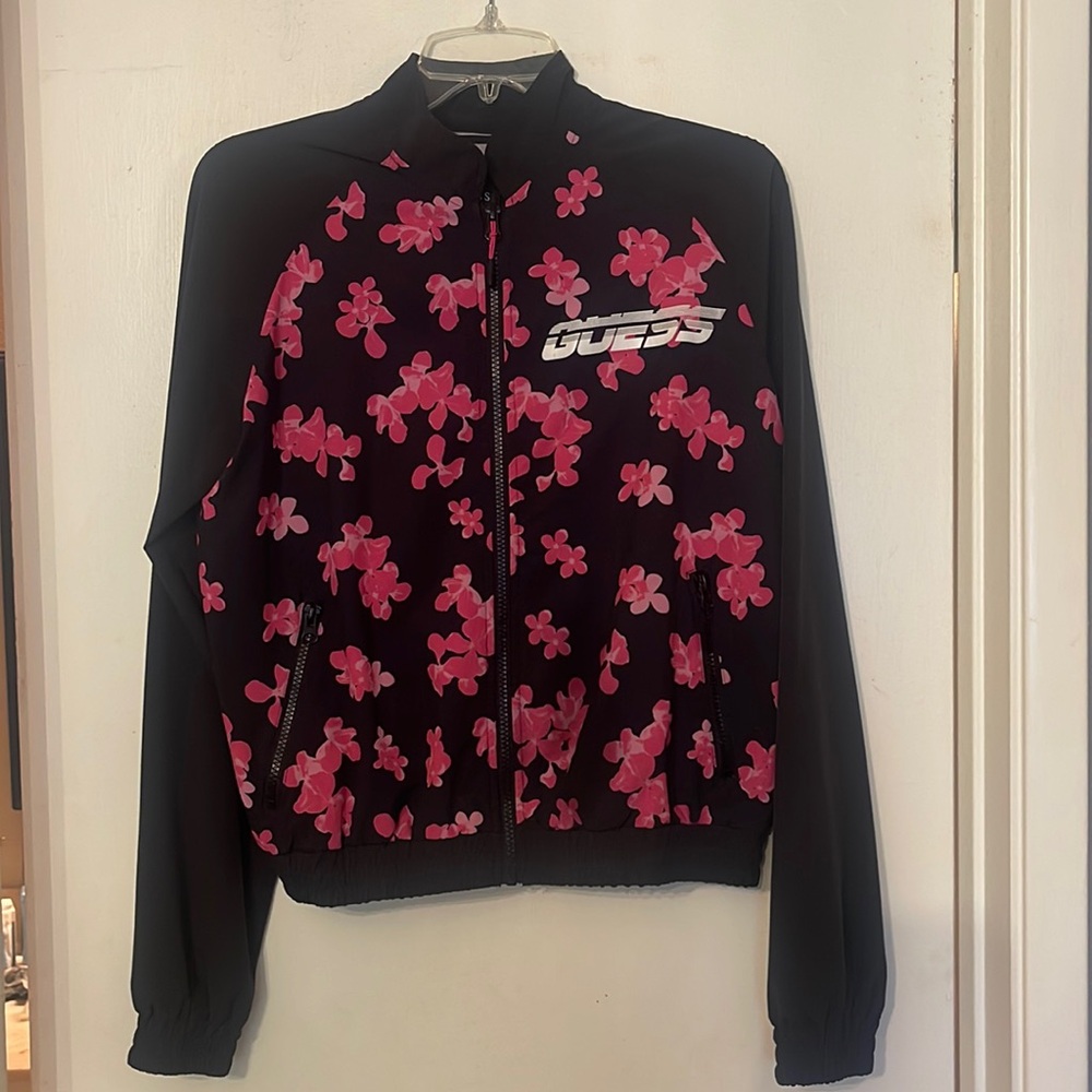 Guess Light weight windbreaker Size Small